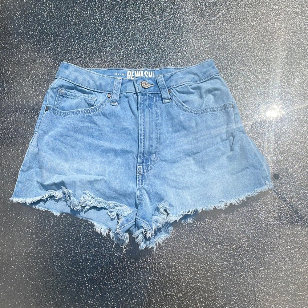 Light Wash cutoff denim shorts